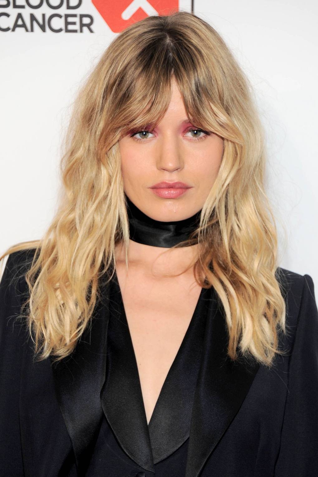 How To Style Grown Out Roots Celebrities With Dark Roots Glamour Uk