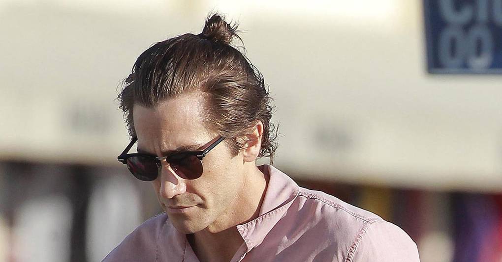 Jake Gyllenhaal Gets A Man Knot Glamour Uk Glamour Uk