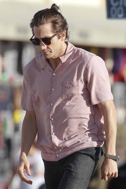 Jake Gyllenhaal Gets A Man Knot Glamour Uk Glamour Uk