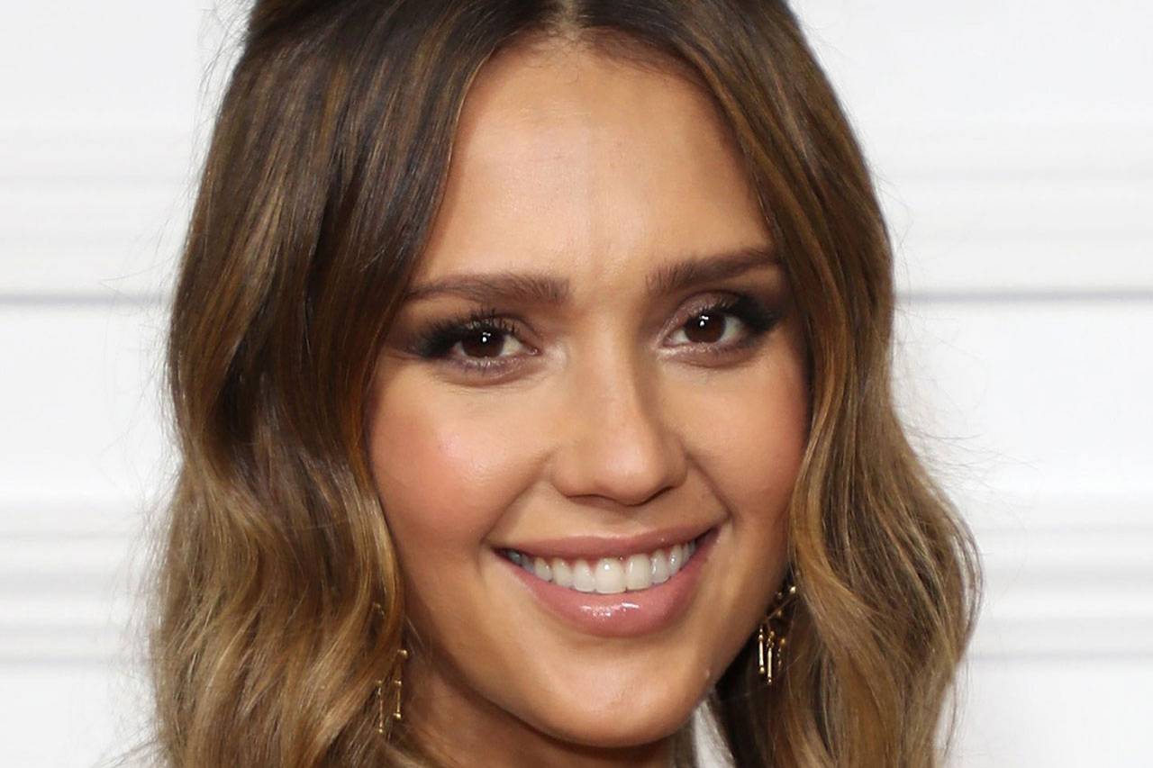 Jessica Alba hair and make up looks | Glamour UK