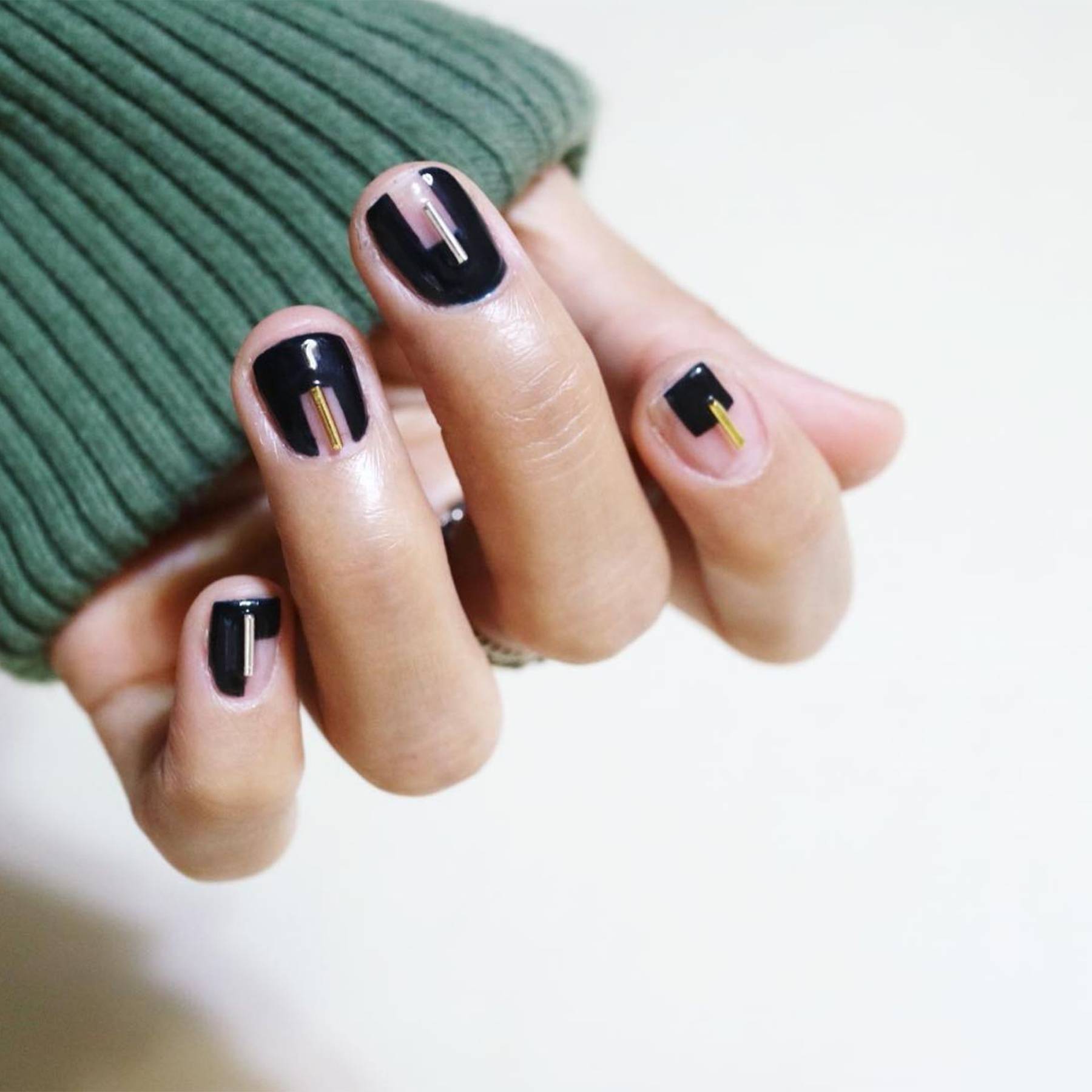 Instagram / @nail_unistella