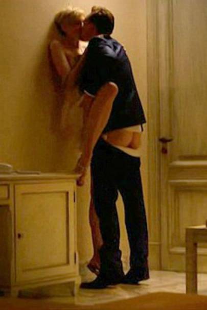 Tom Hiddleston Sex Scene In The Night Manager Glamour Uk