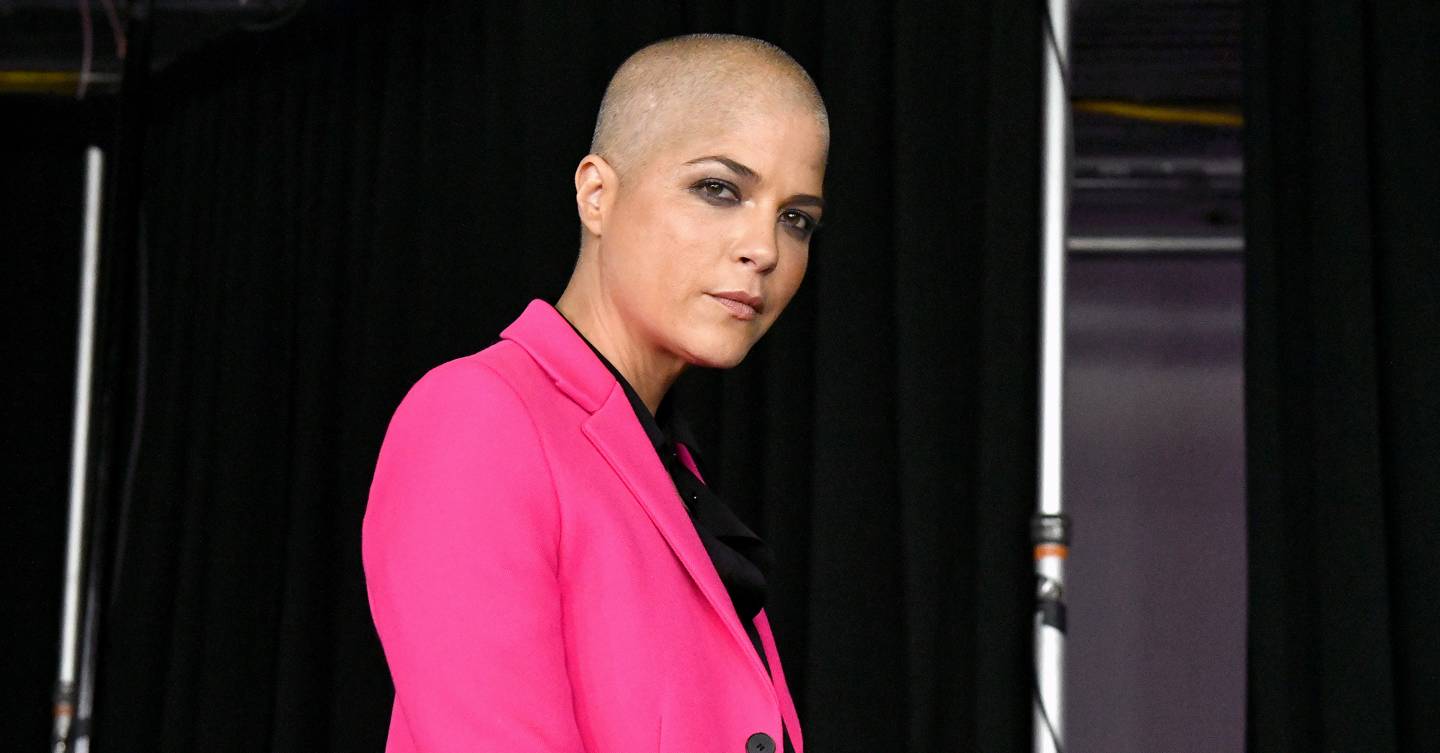 Selma Blair Shares 'Patchy Charcoal' Post-Chemo Hair On ...