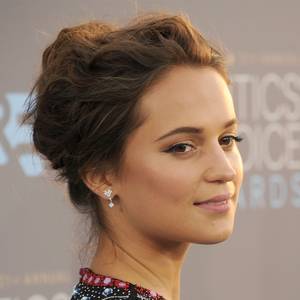 Alicia Vikander hair & makeup - best beauty looks 2016 | Glamour UK