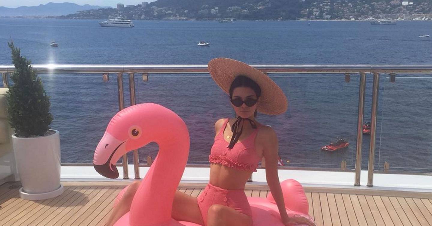 Crazy Lilos On Instagram Kendall Jenner On A Swan Floatie