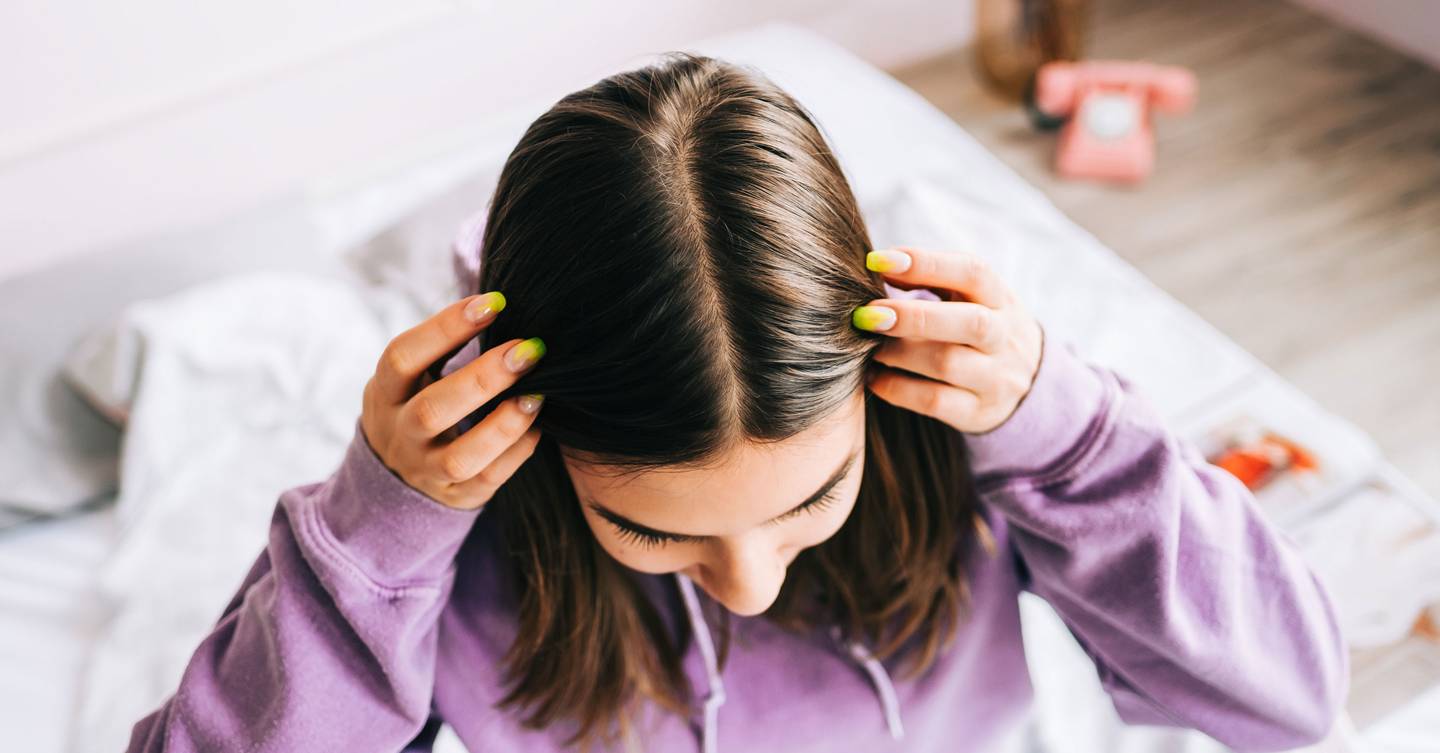 What Is The Difference Between The Cause Of Dry Scalp And Dandruff London News Time