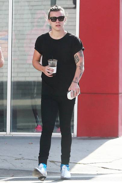 Harry Styles Hits the Gym in Striped Blue Pants & Vans – Footwear News