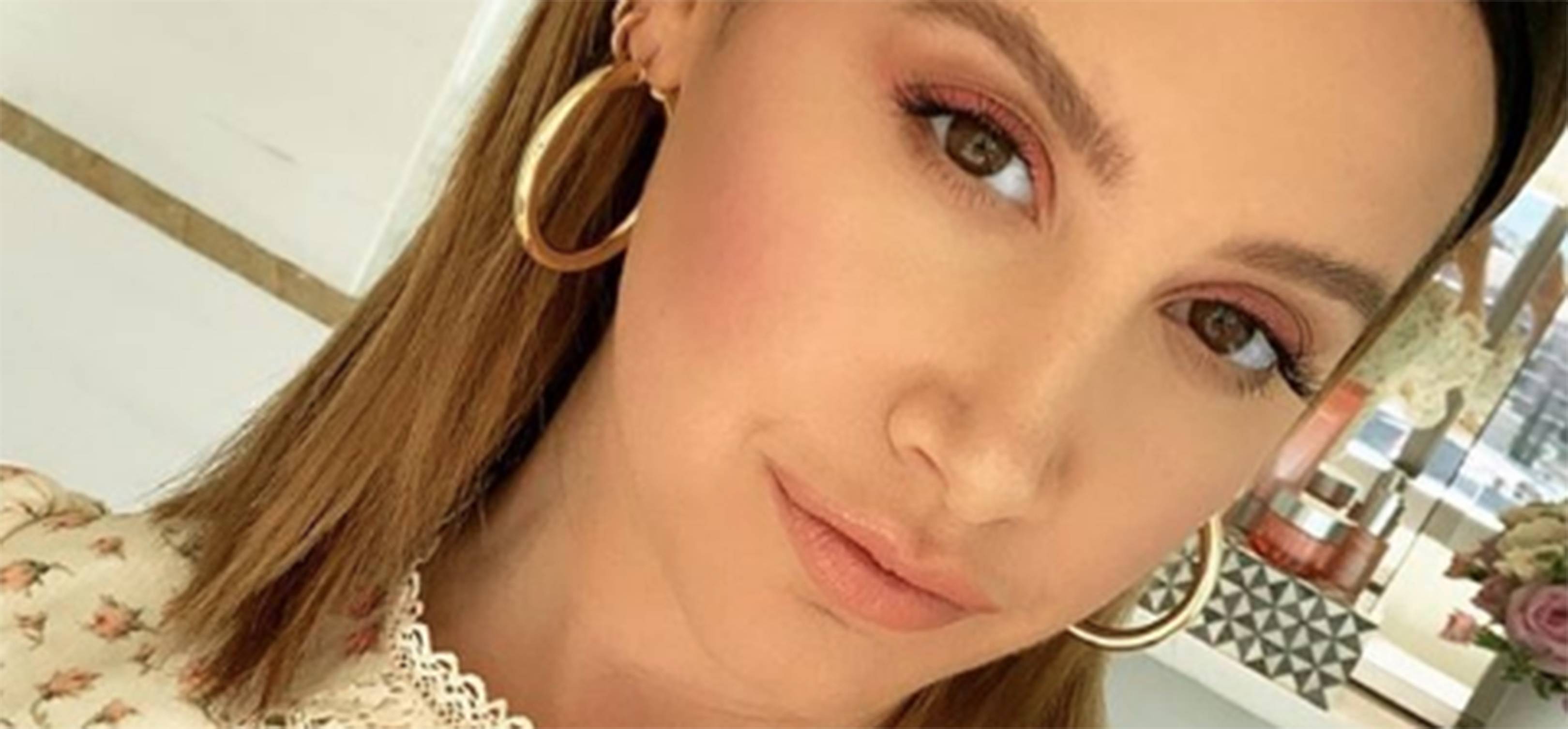 Ashley Tisdale Doesn T Regret Her 2000s Beauty Choices Glamour Uk